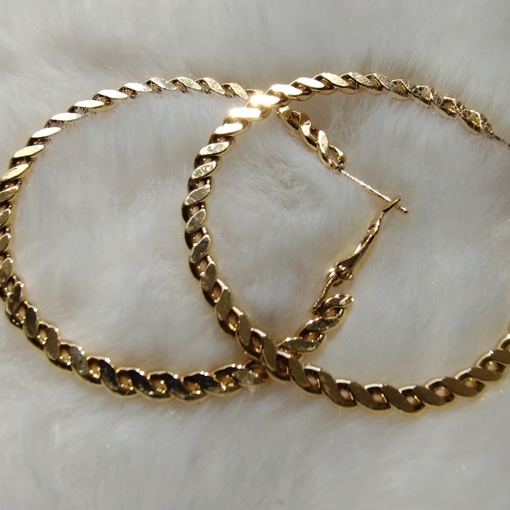 Cute Y2K Twisted Gold Hoop Earrings NWT